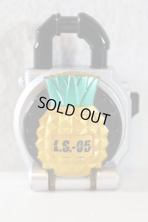 Photo3: Kamen Rider Gaim / Lock Seed Holder & DX Pine Lockseed Used (3)