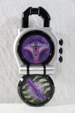 Photo24: Kamen Rider Gaim / CSM Complete Selection Modification Lockseed Hellheim Set with Package (24)