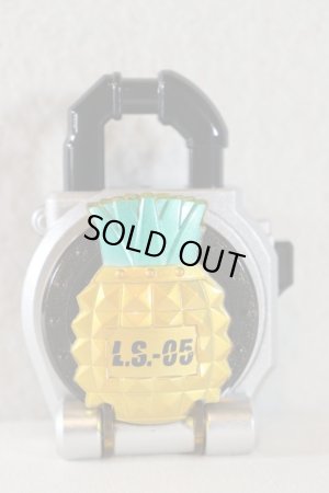 Photo3: Kamen Rider Gaim / DX Pine Lockseed & Lockseed Holder Ser with Package (3)