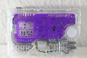 Photo8: Kamen Rider Ex-Aid / DX Genm Musou Gashat + Thousand Ark & Dan Kuroto Progrise Key with Package (8)