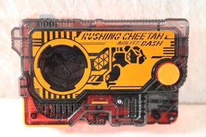 Photo10: Kamen Rider Zero-One / DX A.I.M.S Shotriser & Shooting Wolf Progrise Key & Rushing Cheetah Progrise Key Set Used (10)