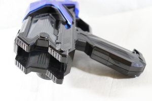 Photo4: Kamen Rider Zero-One / DX A.I.M.S Shotriser & Shooting Wolf Progrise Key & Rushing Cheetah Progrise Key Set Used (4)