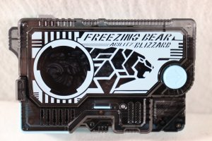 Photo3: (Box Damaged) Kamen Rider Zero-One / DX Freezing Bear Progrise Key with Package (3)