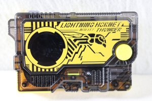 Photo3: Kamen Rider Zero-One / DX Lightning Hornet Progrise Key with Package (3)