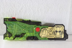 Photo4: (Damaged) Kamen Rider Zero-One / DX Shining Hopper Progrise Key & Assault Wolf Progrise Key Set (4)