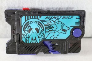 Photo5: (Damaged) Kamen Rider Zero-One / DX Shining Hopper Progrise Key & Assault Wolf Progrise Key Set (5)