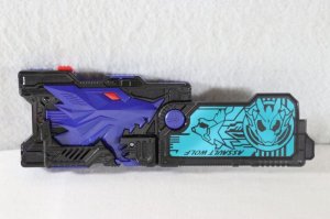 Photo6: (Damaged) Kamen Rider Zero-One / DX Shining Hopper Progrise Key & Assault Wolf Progrise Key Set (6)