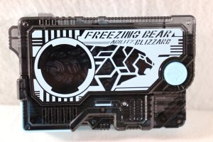 Photo3: Kamen Rider Zero-One / DX Freezing Bear Progrise Key with Package (3)