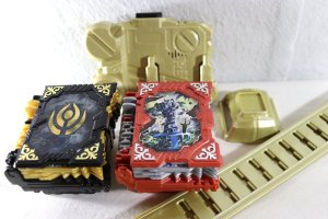 Photo1: Kamen Rider Saber / DX Omni Force ＆Grimoire Wonder Ride Book + Dooms Driver Buckle Used (1)