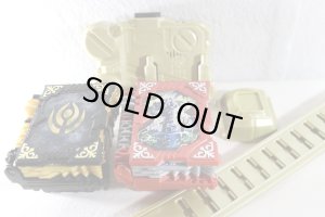 Photo1: Kamen Rider Saber / DX Omni Force ＆Grimoire Wonder Ride Book + Dooms Driver Buckle Used (1)