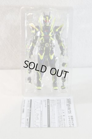 Photo2: S.H.Figuarts / Kamen Rider Zero-One Shining Assault Hopper with Package (2)