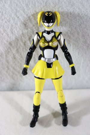 Photo3: S.H.Figuarts / Hikounin Sentai Akibaranger Akiba Yellow with Package (3)
