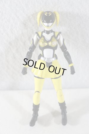 Photo3: S.H.Figuarts / Hikounin Sentai Akibaranger Akiba Yellow with Package (3)
