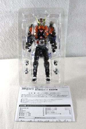 Photo2: Kamen Rider Zi-O / S.H.Figuarts GeizRevive True Savior Set with Package (2)