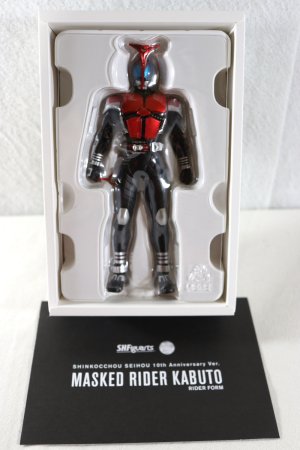 Photo2: S.H.Figuarts Shinkocchou Seihou / Kamen Rider Kabuto Rider Form 10th Anniversary ver with Package (2)