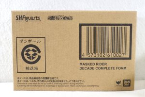 Photo1: Kamen Rider Decade / S.H.Figuarts Shinkocchou Seihou Decade Complete Form (1)
