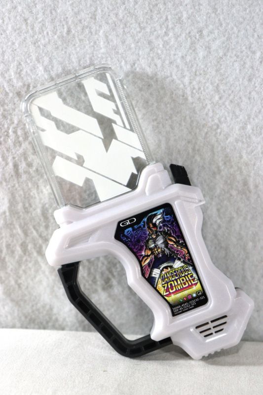 Kamen Rider Ex-Aid / DX Dangerous Zombie Gashat Used