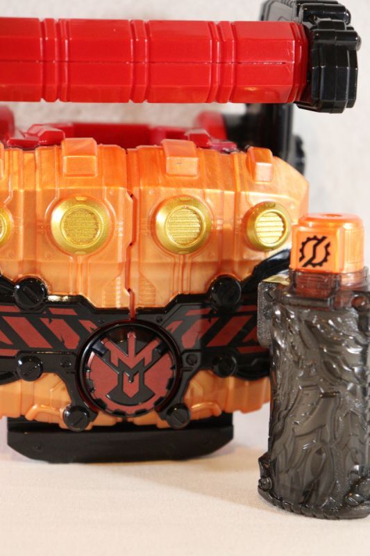 Bandai Kamen Rider Build DX Cross-Z Magma Knuckle 