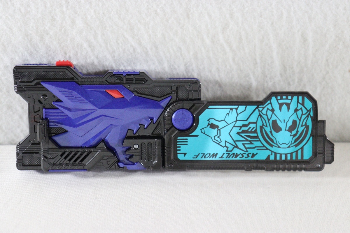 Kamen Rider Zero-One / DX Assault Wolf Progrise Key with Package