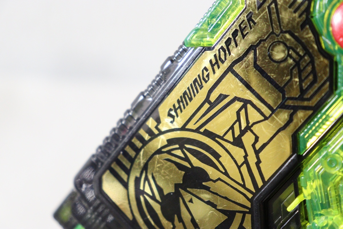 Kamen Rider Zero-One / DX Shining Hopper Progrise Key Used