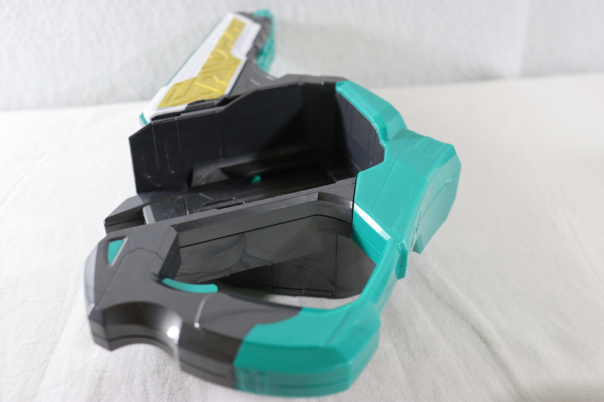 Kamen Rider Revice / DX Twosidriver & DX Bat Vistamp Used
