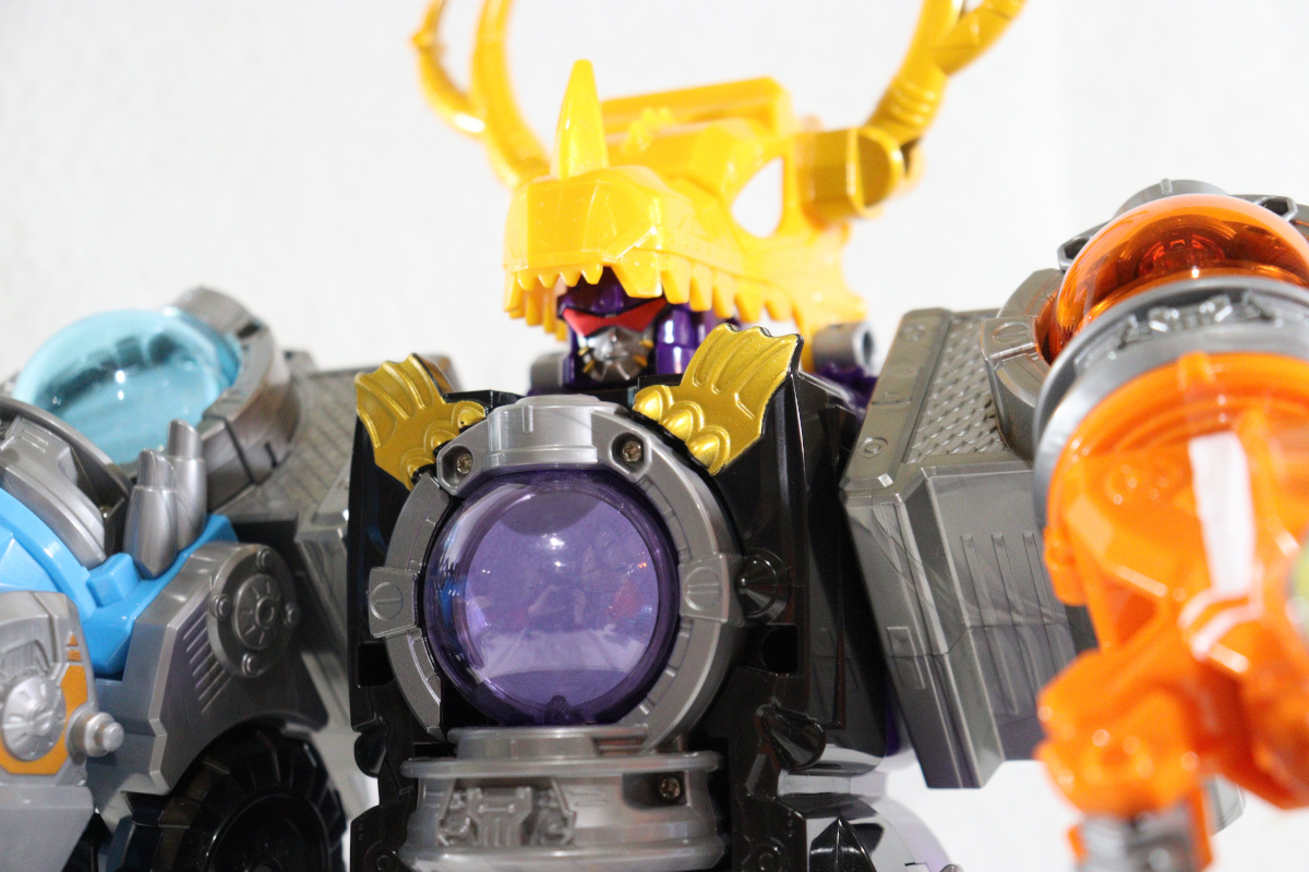 Bandai Uchu Sentai Kyuranger - DX Ryu Voyager Giocattolo Trasformabile Con Kyutama